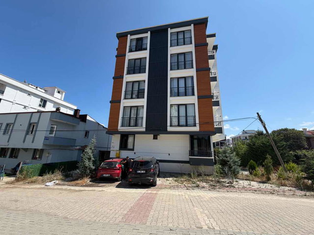 TRAMVAYA 3 DAKİKA YERDEN ISITMALI SIFIR DAİRE