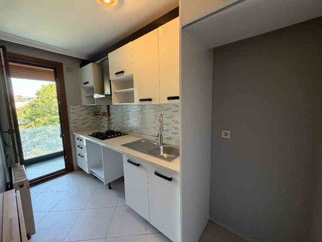 ÜSKÜDAR’DA DOĞU-GÜNEY CEPHELİ 
SATILIK 3+1 | 140 M² BRÜT | 2 BANYO | KAT MÜLKİYETLİ TAPULU