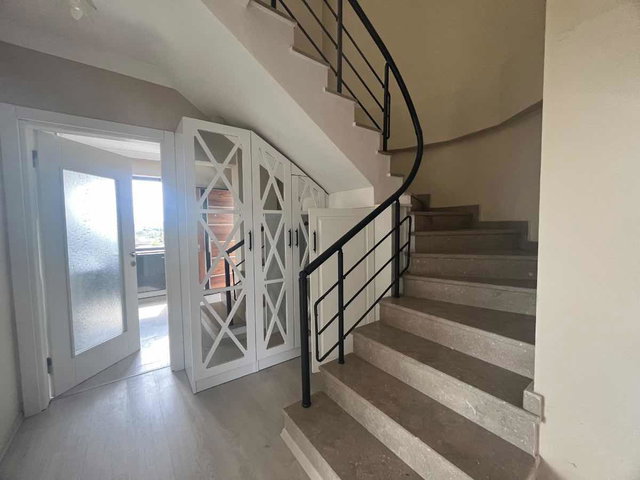 CAMİLİ 15 TEMMUZ’DA 2019 YAPIMI 3+1, 2 BANYOLU, BALKONLU EŞYASIZ KİRALIK VİLLA