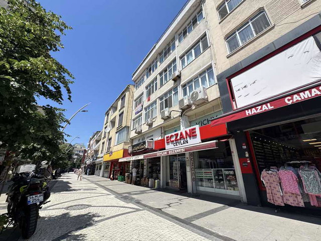 BÜYÜKÇEKMECE ÇARŞIDA SATILIK 3+1 DAİRE