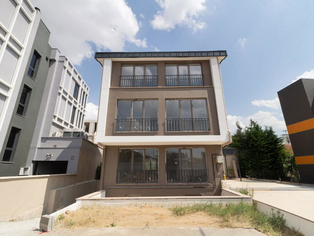 ÇANKAYA ALACAATLI’DA TICARI KULLANIMA UYGUN 4+1 LÜKS VİLLA | REMAX ENBATI