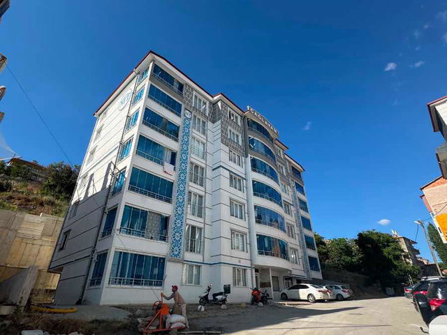 REMAX KEY^DEN ADLİYE YANINDA 3+0 DAİRE