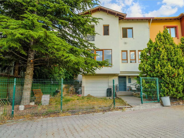 ÇAYYOLU-2 TÜRKKONUT ALTINEZGI SITESINDE 6+1 MÜKEMMEL MANZARALI VILLA