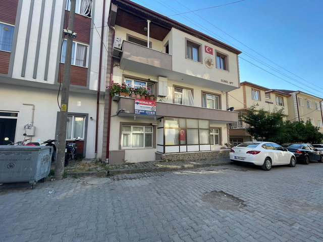 REMAX MAVİ'DEN ADAPAZARI HIZIRTEPE'DE EŞYALI KİRALIK 2+1