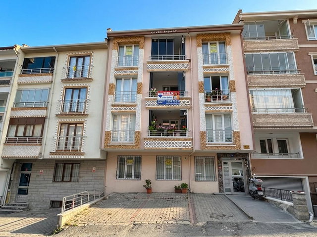 SEĞMENLER MAHALLESİ'NDE ARA KAT SATILIK 3+1 DAİRE