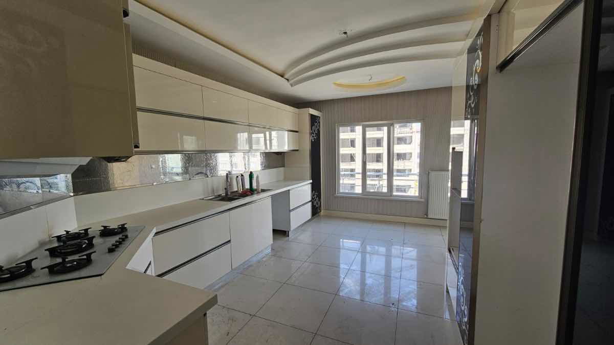 REMAX GÖKÇEM İLHAN İNAN'DAN BATIKENT'TE KİRALIK 4+1 DAİRE
