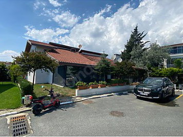 SILIVRI SELIMPAŞA ÖZEL PLAJLI SITEDE BAHÇELI 5+1 SATILIK MÜSTAKIL VILLA