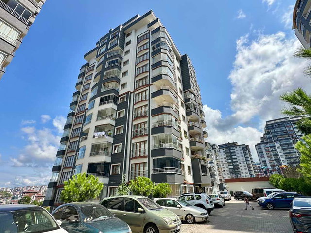 1001 EVLER SİTESİNDE ÖN CEPHE DENİZ MANZARALI SIFIRA YAKIN  3+1 DAİRE