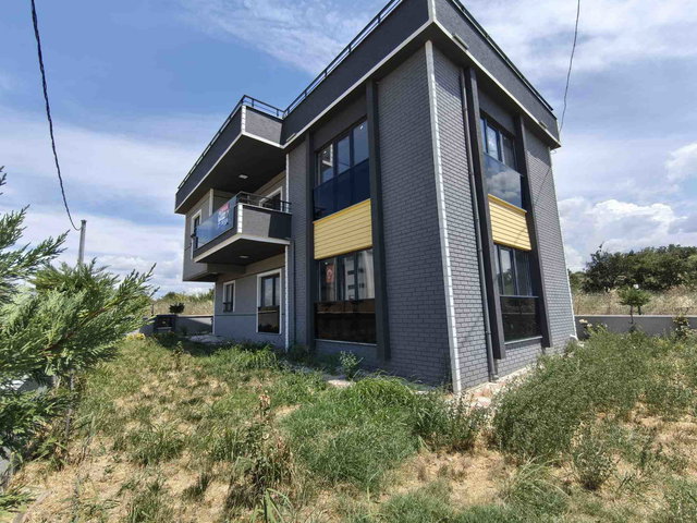 ÇANAKKALE LAPSEKİ GAZİ SÜLEYMAN PAŞA MAHALLESİ'NDE BOĞAZ MANZARALI 4+1 SATILIK VILLA