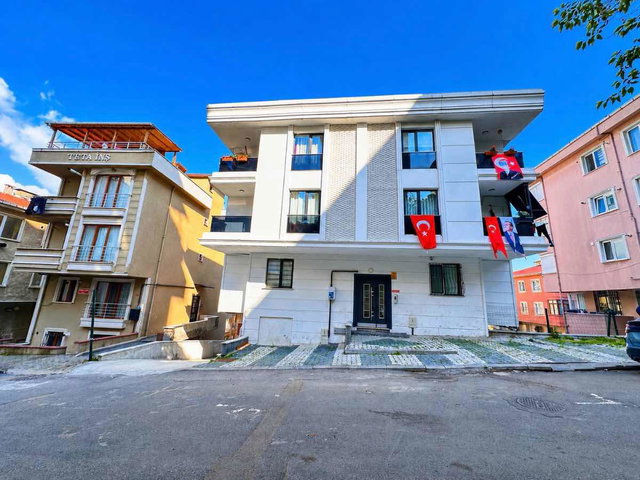 İÇERENKÖY MERKEZDE YENİ BİNA 2+1 75M2 SATILIK BODRUM KAT