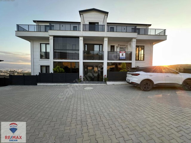 REMAX 'DEN KAVAN COUNRTY SİTESİMDE KİRALIK 4+1 DAİRE