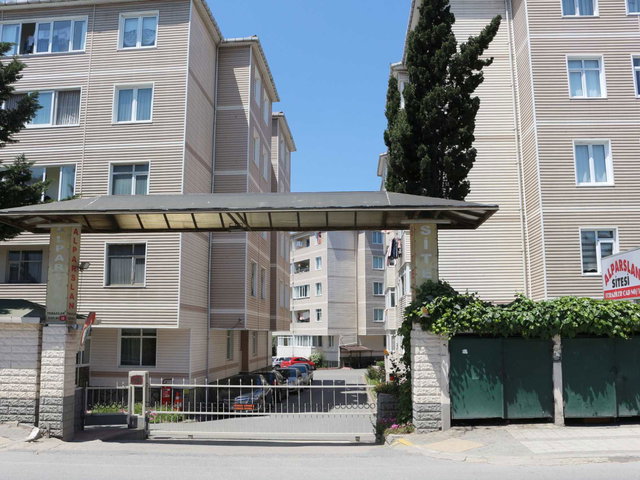 SANCAKTEPE MECLIS MAHALLESI SITE İÇINDE KIRALIK 3 + 1 DAIRE