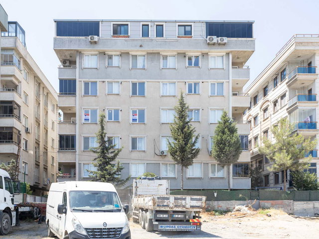 BEYLİKDÜZÜ YAKUPLU'DA GENİŞ-KULLANIŞLI-FERAH ***BOŞ*** 2+1 DAİRE