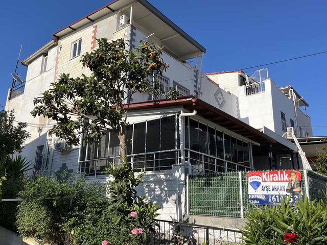 KUŞADASI KADINLAR DENİZİ’NDE EŞYALI KİRALIK TRİPLEKS VİLLA
