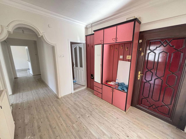 RE/MAX DEĞİŞİMDEN İZZETPAŞA MAHALLESİNDE 3+1 KİRALIK DAİRE