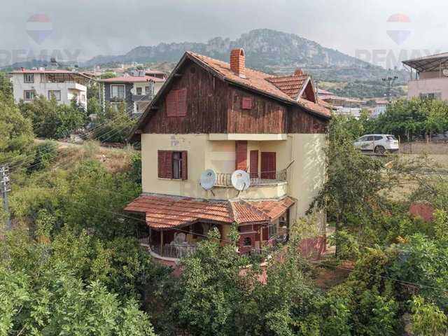 REMAX AVLU'DAN SOĞUCAKTA MERKEZİ KONUMDA SATILIK MÜSTAKİL 5+1 TRIPLEX