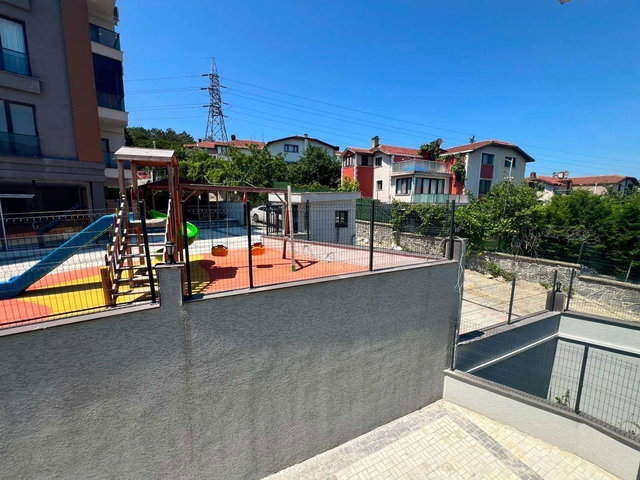 TAŞOLUK MAH. İSTANBUL HAVALIMANINA YAKIN GENIŞ FERAH 4+2 VILLA