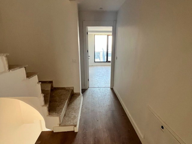TAŞOLUK MAH. İSTANBUL HAVALIMANINA YAKIN GENIŞ FERAH 4+2 VILLA