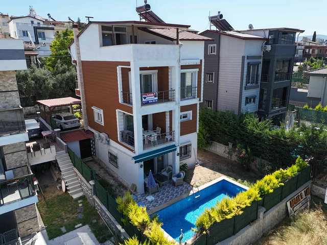 KUŞADASINDA TAM MÜSTAKİL ÖZEL HAVUZLU DENİZ MANZARALI VİLLA