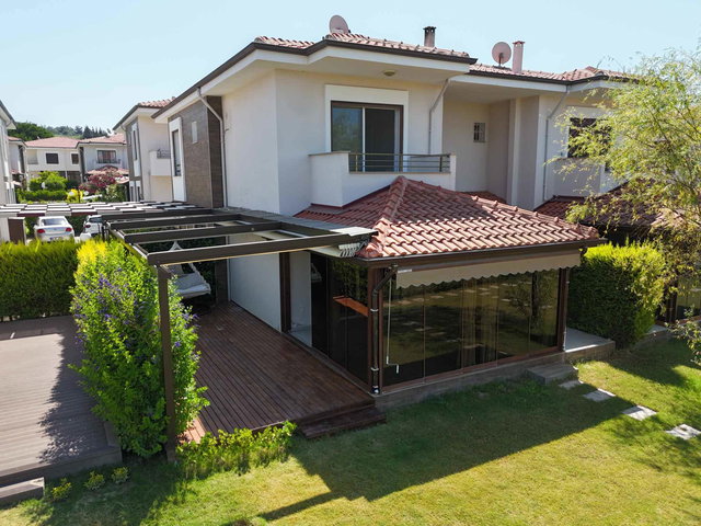 SOĞUCAK ZEUS PARK PRESTİJ-2 'DE GENİŞ VE BAKIMLI 3+1 SATILIK VİLLA