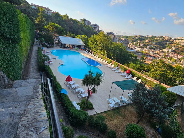ÜSKÜDAR KÜÇÜKSU KARMEN SİTESİ 'NDE KİRALIK 3+1 DAİRE