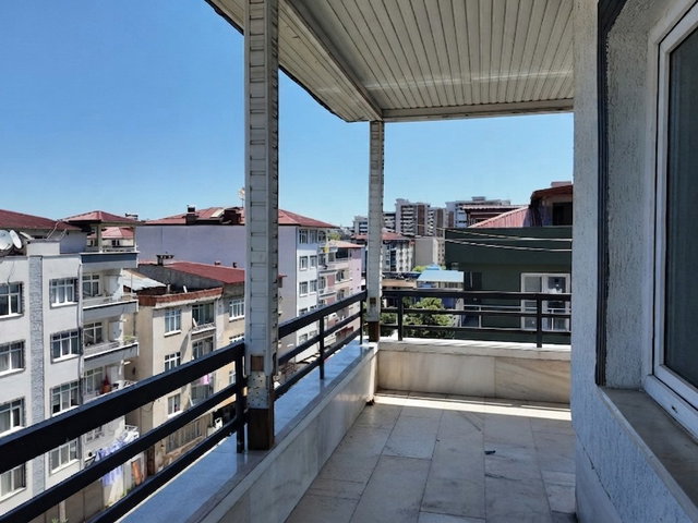 YENİMAHALLE’DE MERKEZİ KONUMDA, ASANSÖRLÜ KİRALIK 2+1 ÇATI KATI