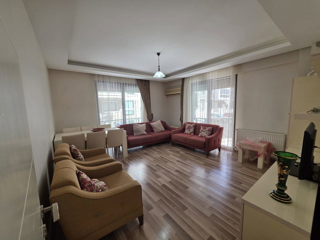 KARŞIYAKA ŞEMIKLER MAHALLESI'NDE FULL EŞYALI KIRALIK 2+1 DAIRE