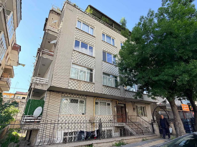 AYDINLIKEVLERDE GIRIŞ KAT İÇI YAPILI 2+1 DAIRE