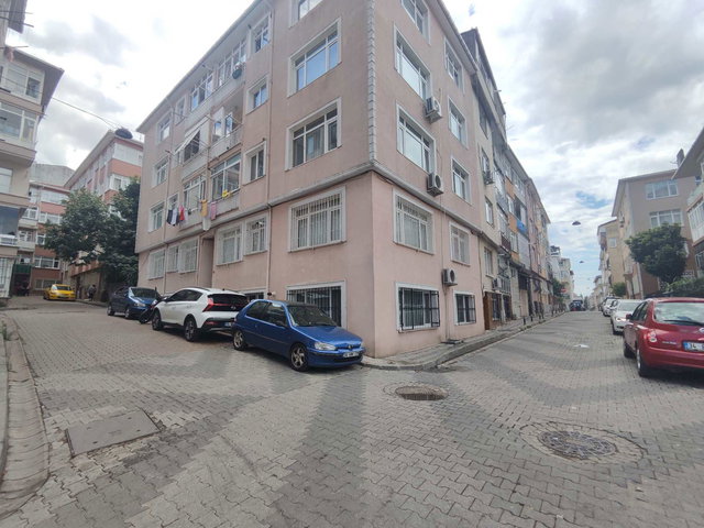 ZEYNEP KAMİL HASANBEY SOKAKTA HASTANEYE YAKIN SATILIK 2+1 DAİRE