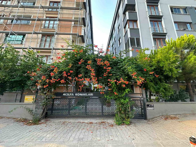 AÇELYA KONAKLARI'NDA ARA KAT 3+1 SATILIK DAİRE