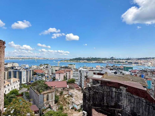 GALATA'NIN ZİRVESİNDE PANORAMİK TARİHİ YARIMADA MANZARALI,YÜKSEK TAVANLI ÖZEL 1,5+1 KİRALIK DAİRE
