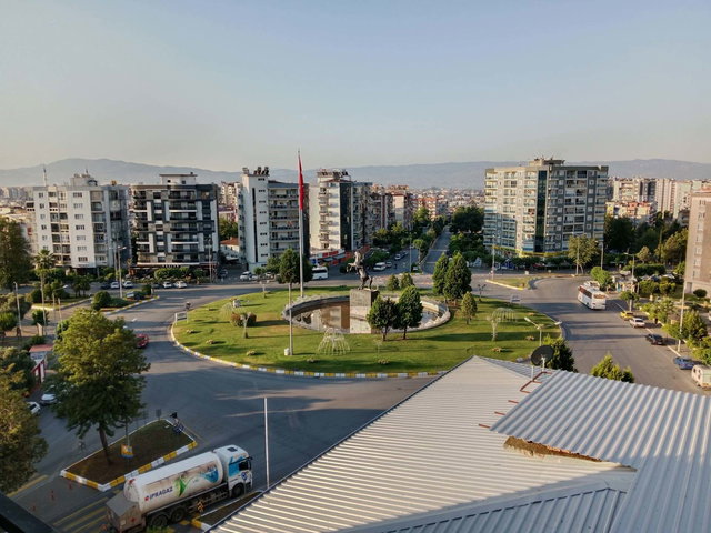 EFELER'IN GÖZDE NOKTASINDA, MALAZGIRT MEYDANI'NA BAKAN 3+1 SATILIK DAIRE