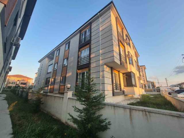 ARİFİYE MAHALLESİ FIRSAT 3+1  ARAKAT DAİRE