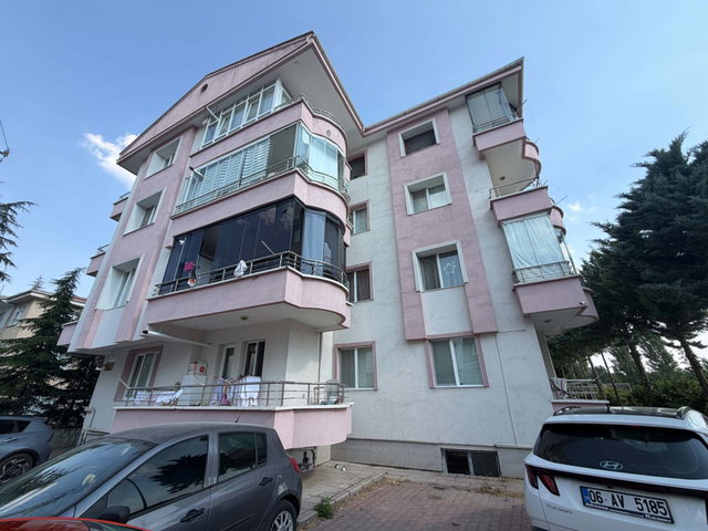 GÖLBAŞI GAZİOSMANPAŞA MAH. DE ŞEHİR MERKEZİNDE 3+1 SATILIK DAİRE