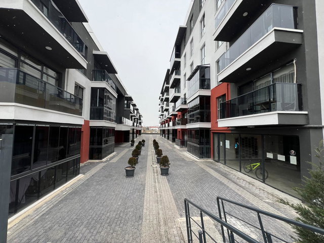 GÖLBAŞI KARŞIYAKA’DA GÖLE SIFIR 1+1, BALKONLU KIRALIK DAIRE