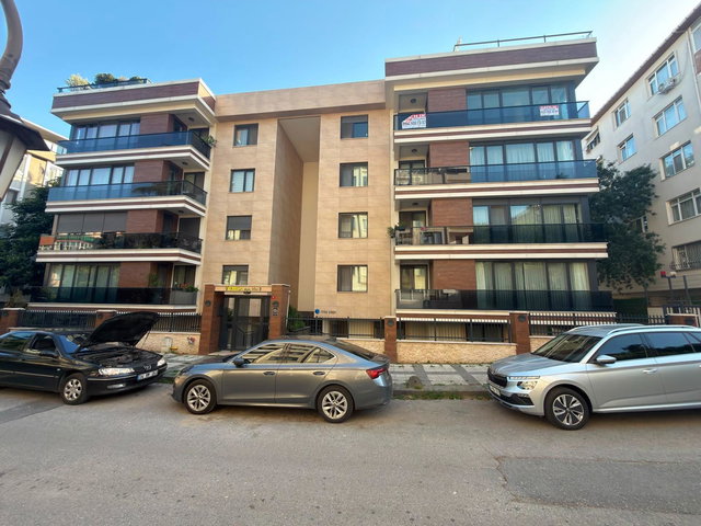 REMAX ASHILL ACIBADEM ARA KAT 3+1 EBEVEYN BANYOLU KAPALI OTOPARK
