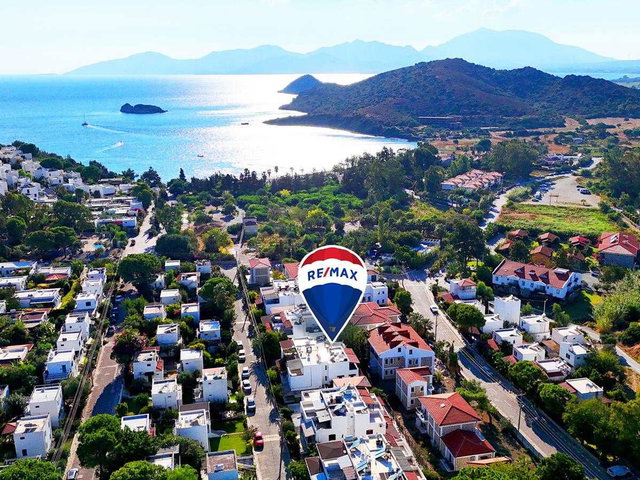 KARAİNCİR TATİL SİTESİNDE KAÇIRILMAYACAK FIRSAT!8,500 MİLYONA TRİPLEX 3+1 BİTİŞİK NİZAM MÜSTAKİL EV