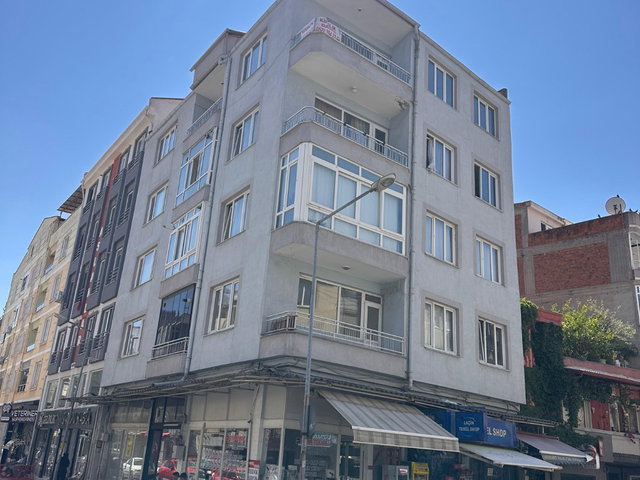 RE/MAX MID 3+1 ÇARŞI MERKEZDE EV RAHAT KONFORLU ÜNIVERSTE BÖLGESINDE KASAPLAR MAHALLESI
