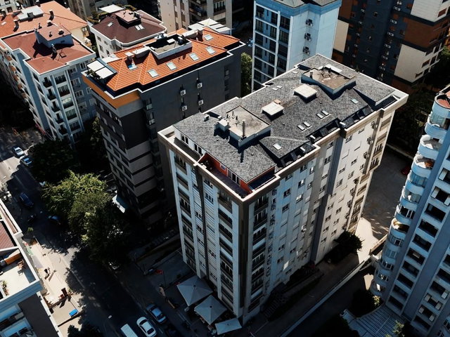 BAĞDAT CADDESI’NE 250 METRE 7 YILLIK BINADA FULL YENILENMIŞ TERASLI VE KISMI ADALAR MANZARALI LÜ