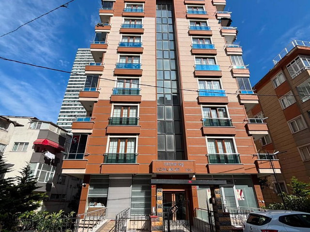 REMAX ASHILL ÜMRANIYE İNKILAP 3+1 ARA KAT EBEVEYN BANYOLU