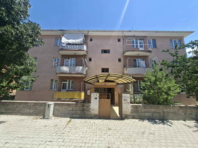 REMAX DEM'DEN ERGENEKON MAH. GENİŞ 3+1 KİRALIK DAİRE
