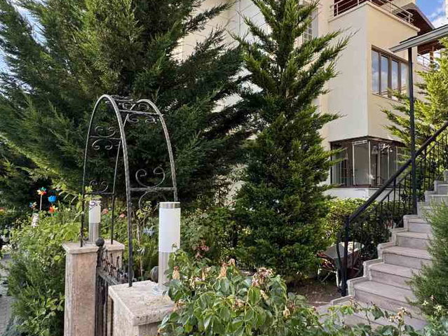 ÇANKAYA TÜRKKONUT ZİRVE 1 KONAKLARI'NDA BAĞIMSIZ ŞÖMİNELİ 6+1 SATILIK VİLLA