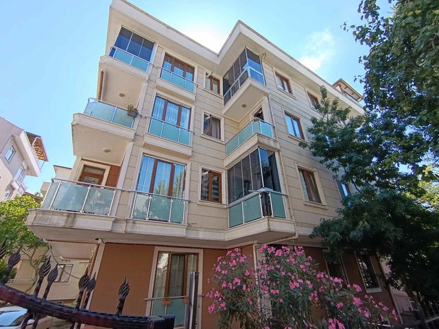 RE/MAX PROF METİN AVCI'DAN ÇAMLIK SOKAK'TA 2+1 SATILIK DAİRE