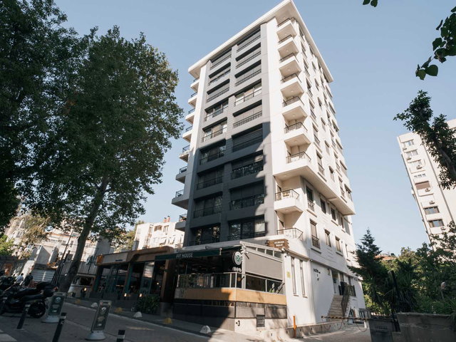 CADDEBOSTAN SAHİL OGÜN SOKAK'TA BALKONLU (3+1) SATILIK DAIRE