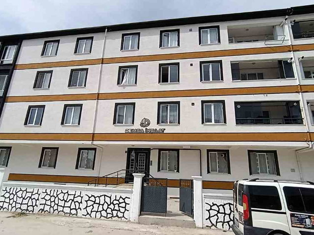 REMAXLAND'DEN KAPAKLI YUNUS EMRE MAH. SATILIK ARA KAT 2+1 DAIRE