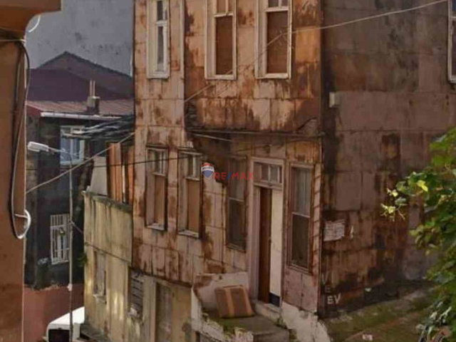 BEYOĞLU KULAKSIZ AKBABA YOKUŞU TARİHİ EV
