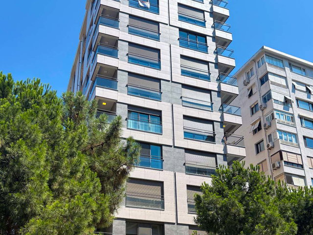 CADDEBOSTAN PLAJ YOLU’NDA SAHİLE 6. BİNA, SIFIR ÖZEL TASARIM 3+1