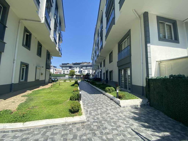 BEYLİKDÜZÜ’NDE DOĞU-GÜNEY CEPHELİ, BALKONLU 1+1 | KİRACILI, KREDİYE UYGUN
