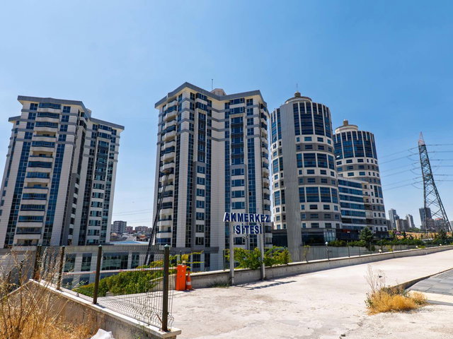 ÇAYYOLU'NDA ESKIŞEHIR YOLU'NA CEPHE KIRALIK GENIŞ 4+1 DAIRE