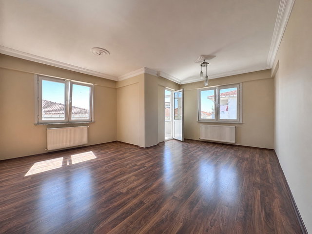 MALTEPE ZÜMRÜTEVLER PALMİYE SİT. DENİZ MANZARALI 3+1 120 M2 KİRALİK